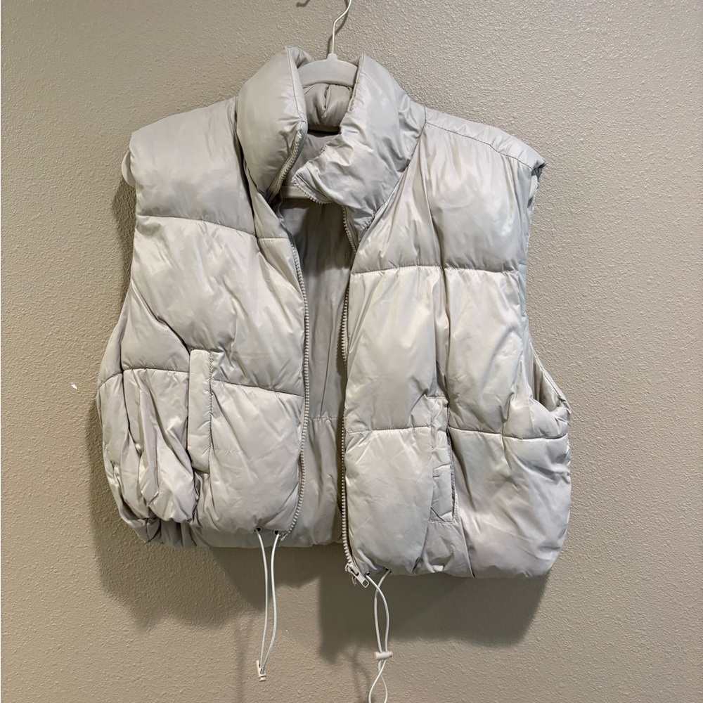 Women's Cream Cropped Puffer Vest